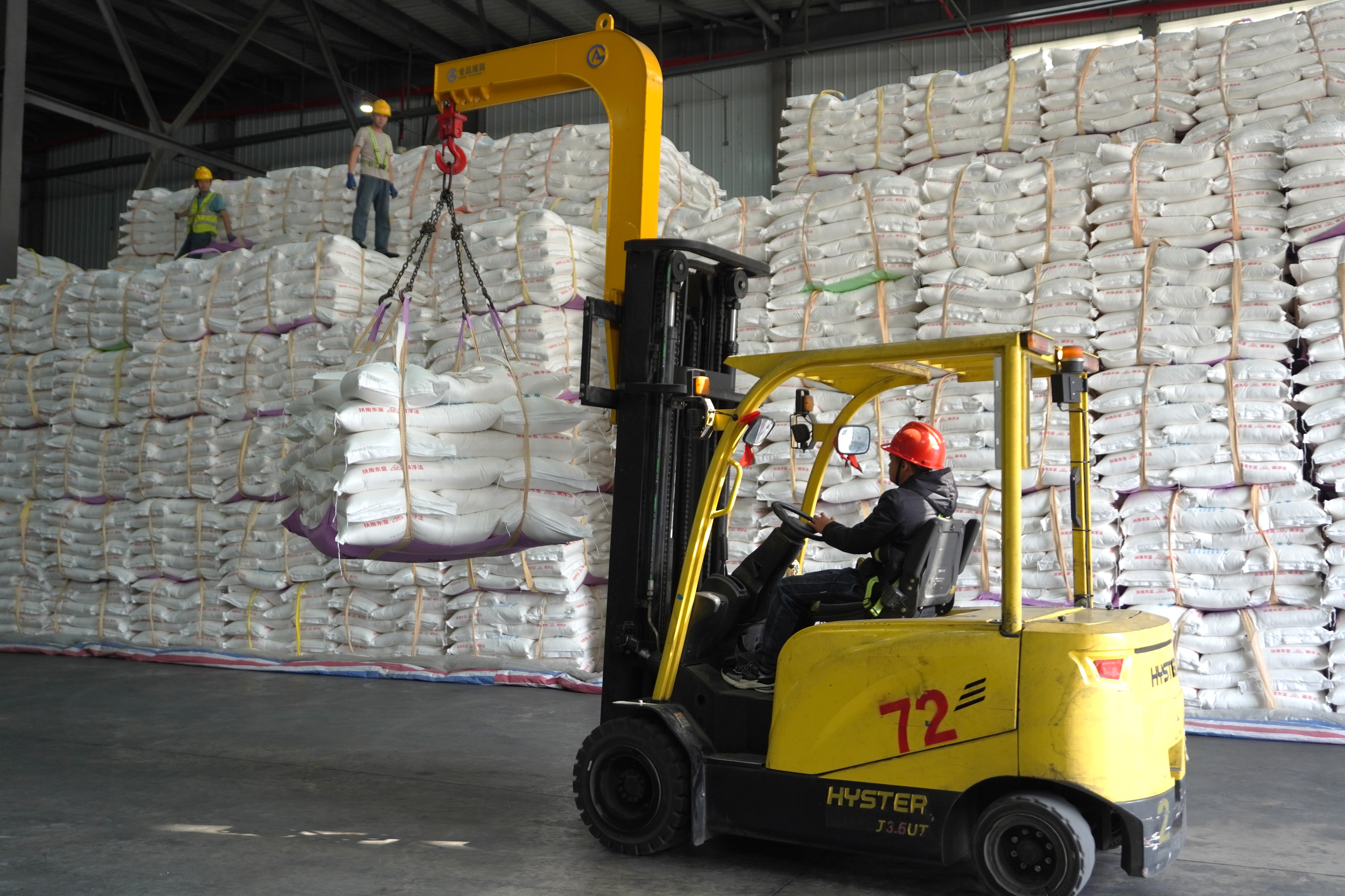 企動(dòng)力 | 崇左市第三方倉(cāng)儲(chǔ)企業(yè)單日作業(yè)量首位！智慧物流公司全力沖刺18萬(wàn)噸滿(mǎn)庫(kù)目標(biāo)